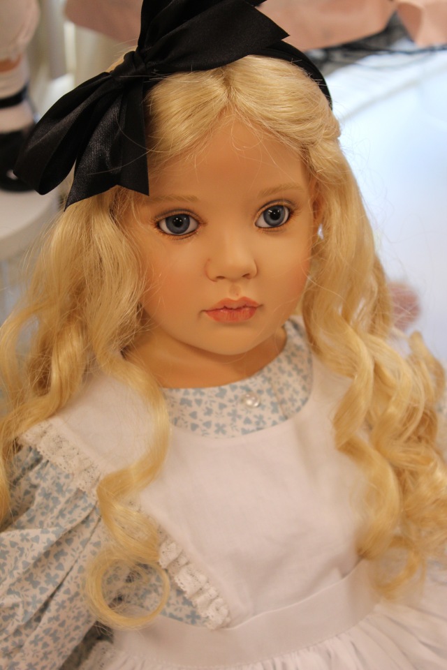 Встреча коллекционеров в магазине. Выбор кукол из новой коллекции Гюнзел. Часть первая - Алиса. ОПРОСНИК