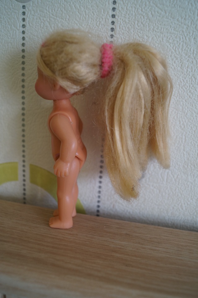 Четвёртая выписка февраля, которой могло не быть. Как заузить отверстие в шее советской куклы, чтобы голова не проваливалась