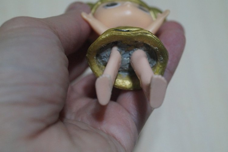 Вторая выписка октября. Машенька здорова. Кукла из лужи стала милашкой. Коровка замычала. Как поставить Лолочку на ножки,