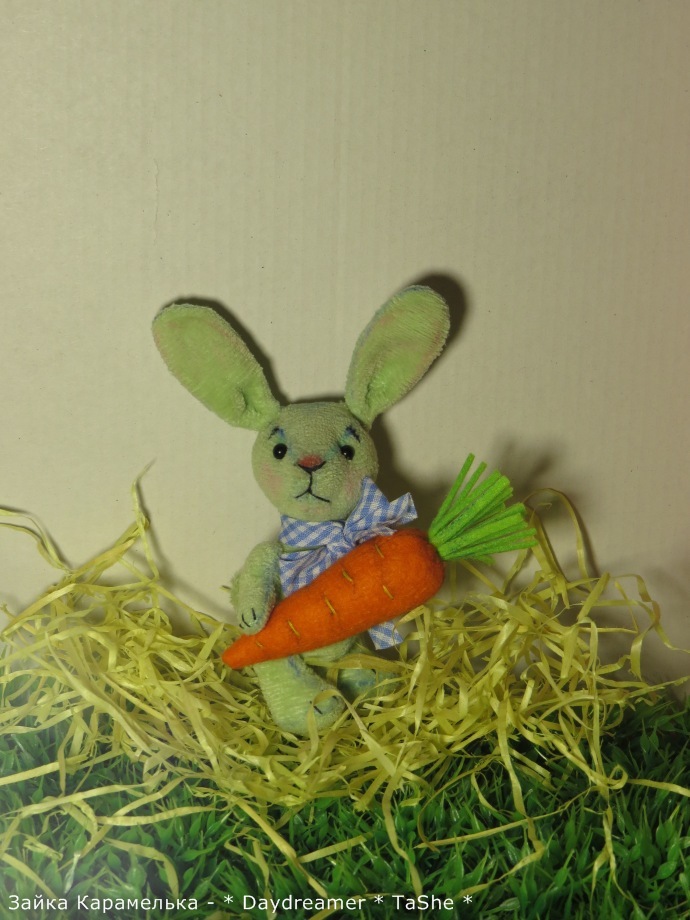 Зайка цвета свежего салата по имени Карамелька
