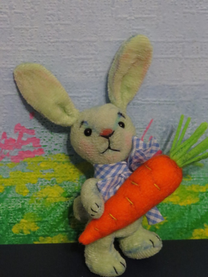 Зайка цвета свежего салата по имени Карамелька