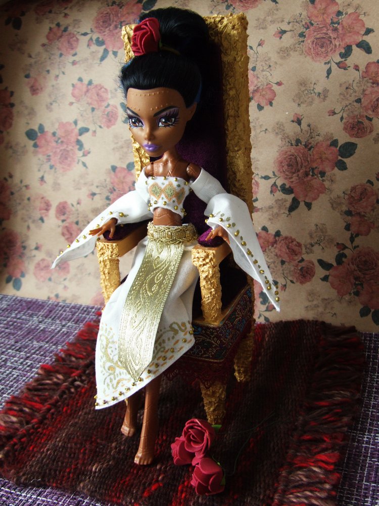 У ног царицы Розы — Мебель для кукол и домиков: фото (фото 4)