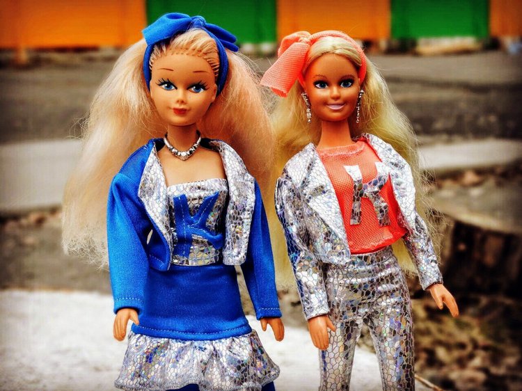 Стиль 90-х для российских кукол