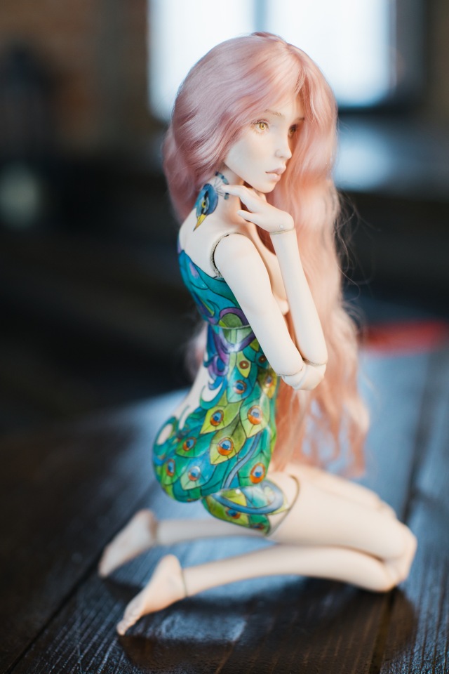 Девушка с татуировкой павлина и Красная Шапочка - фарфоровые куклы | Бэйбики Девушка с татуировкой павлина и Красная Шапочка - фарфоровые куклы