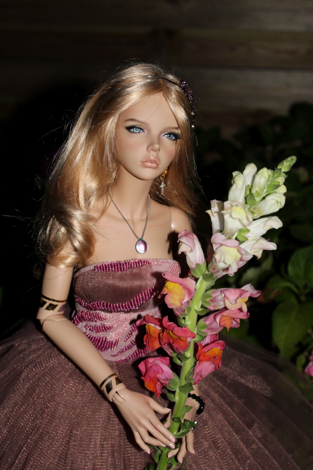 Мисс Бэйбики 2019. Бианка и волшебный цветок. Вечерняя прогулка по саду