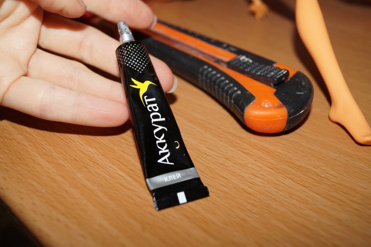 Замена сломанной ноги кукле Monster High