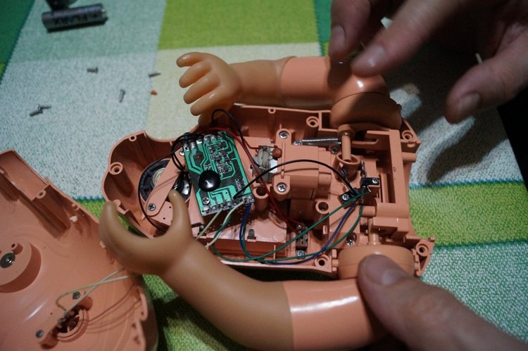 Третья выписка февраля. Сложная пациентка получила помощь нейрохирурга, бегемот Тотоша снова ловит шарики, лепка стоп +