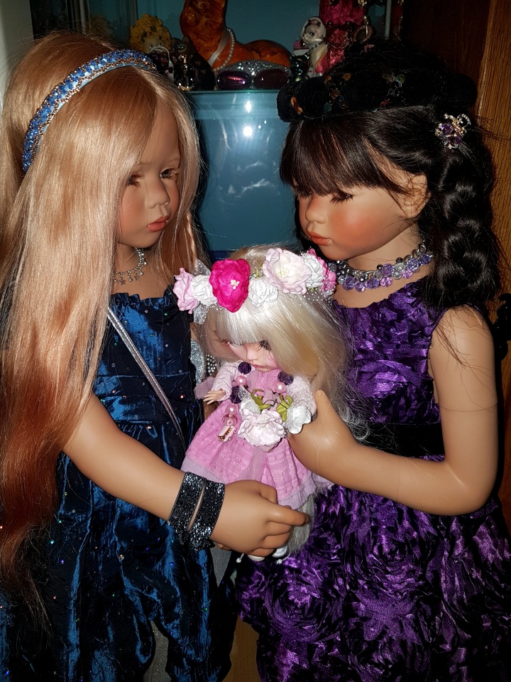 Наши куклы играют в куклы! Как Анна Лу и Лилит играли с Блайз и другими игрушками