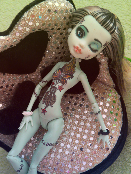 Загадочная мертвая девушка (фото 9)