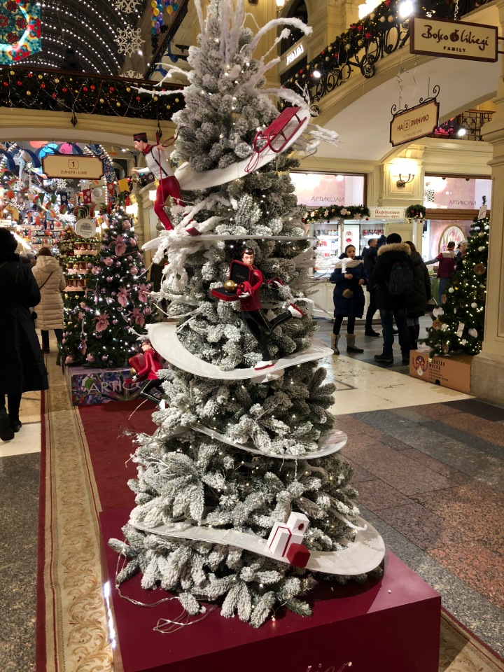 Москва предновогодняя... выставка новогодних елок в ГУМе - очень красиво