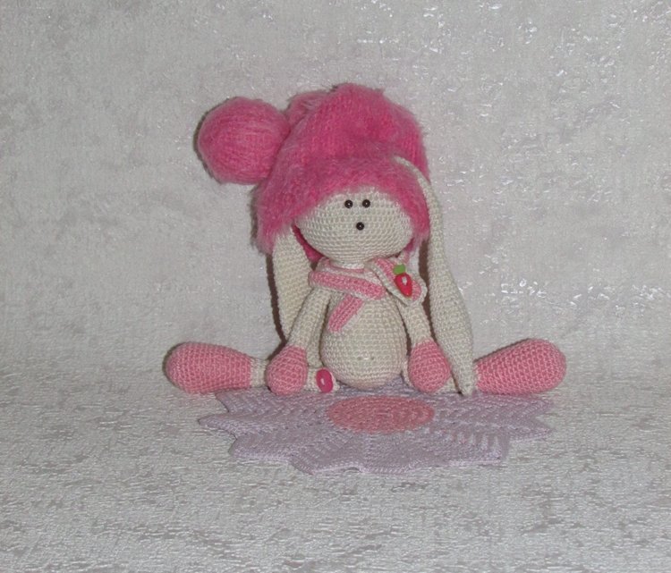 Авторская вязаная игрушка (амигуруми): Зая - недотрога (фото 3)