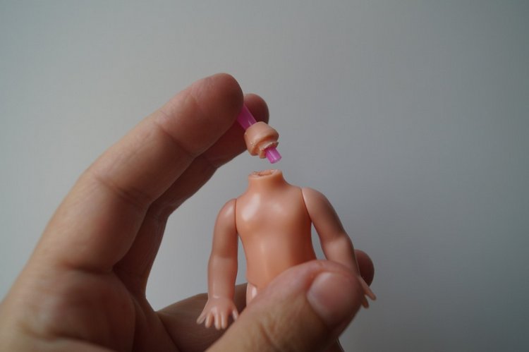 Первая июльская выписка. Две разные поломки шейного крепления - исправляем. Санаторий для кукол. И новые пациенты