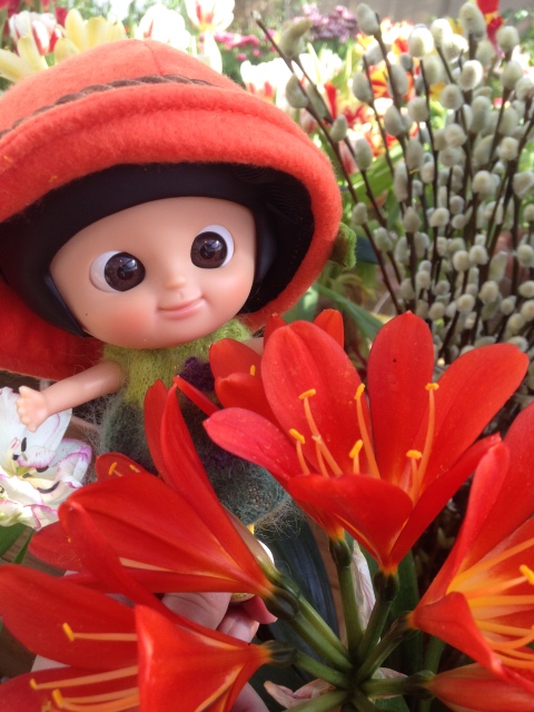 Яркие весенние краски и позитивный Mui-chan