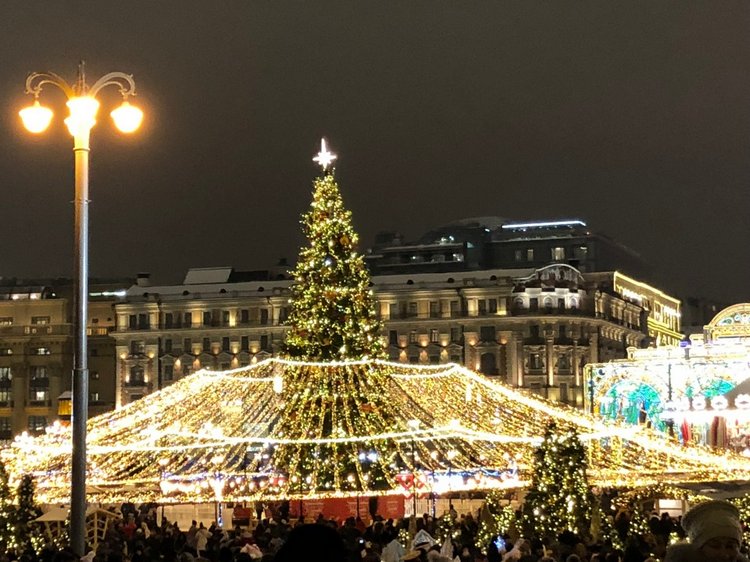 Москва предновогодняя... выставка новогодних елок в ГУМе - очень красиво