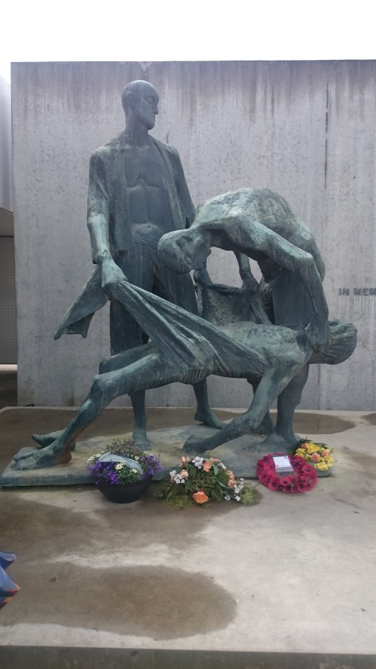 Спасибо Вам за смелость и отвагу, за небо мирное над головой