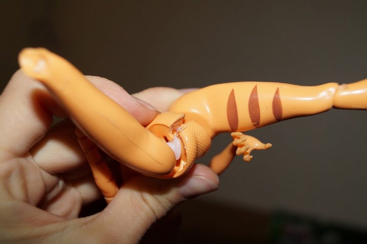 Замена сломанной ноги кукле Monster High (фото 6)