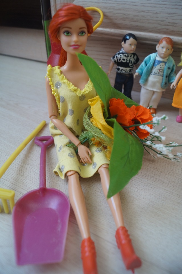 Приехали три посылки, открыла, а их четыре