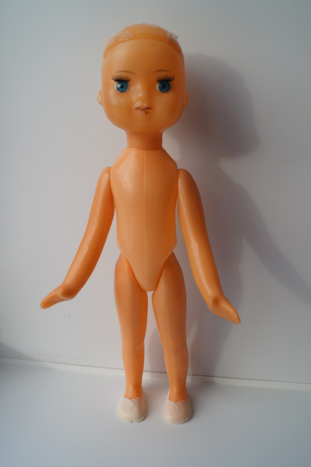 Четвёртая выписка февраля, которой могло не быть. Как заузить отверстие в шее советской куклы, чтобы голова не проваливалась