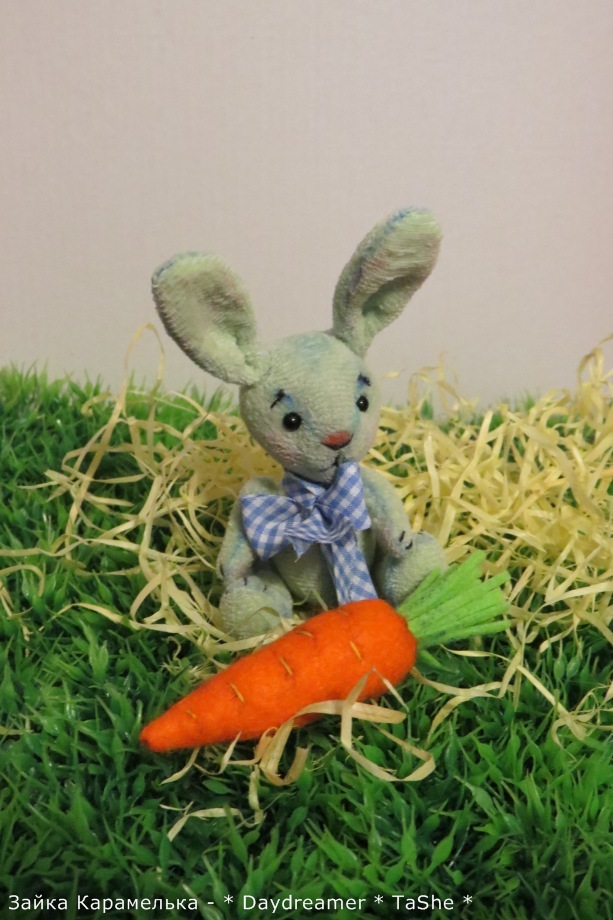 Зайка цвета свежего салата по имени Карамелька