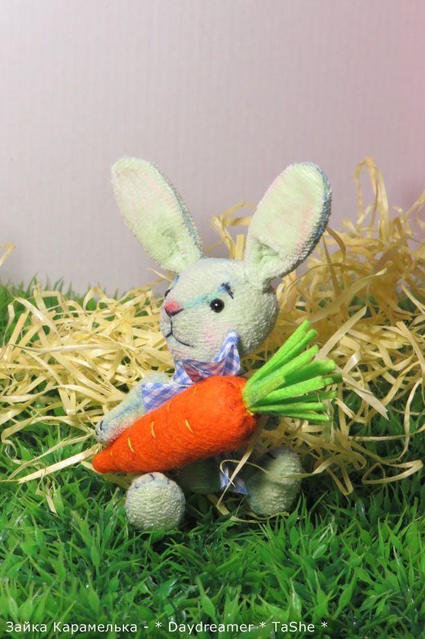 Зайка цвета свежего салата по имени Карамелька