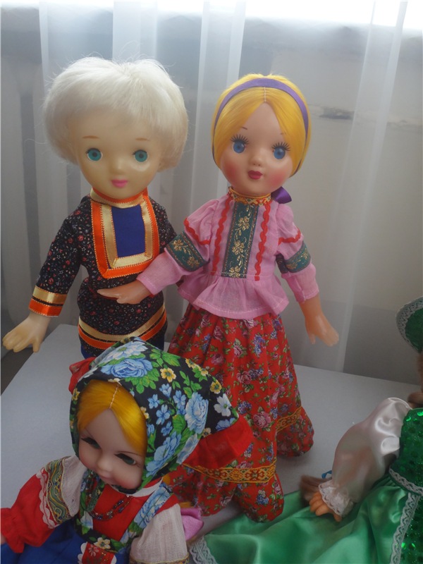 Выставка " Лабиринты кукольной жизни"