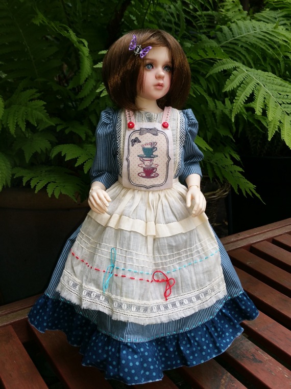 Розочка в образе Алисы. Домашнее видео (фото 2)