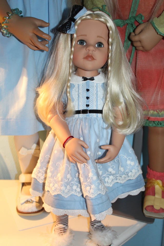 Две блистательные блондиночки, Нандини и Сарай