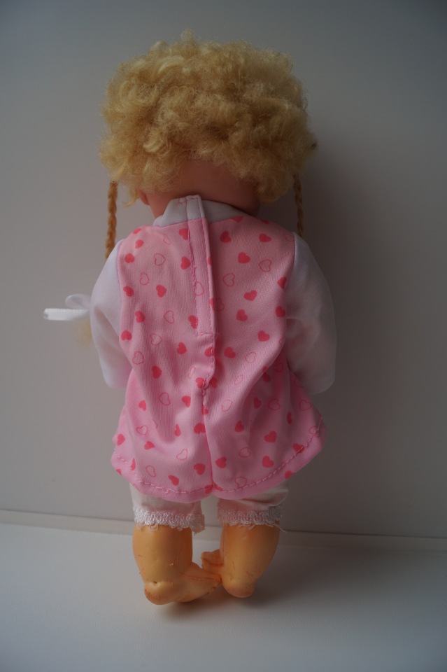 Вторая выписка октября. Машенька здорова. Кукла из лужи стала милашкой. Коровка замычала. Как поставить Лолочку на ножки,