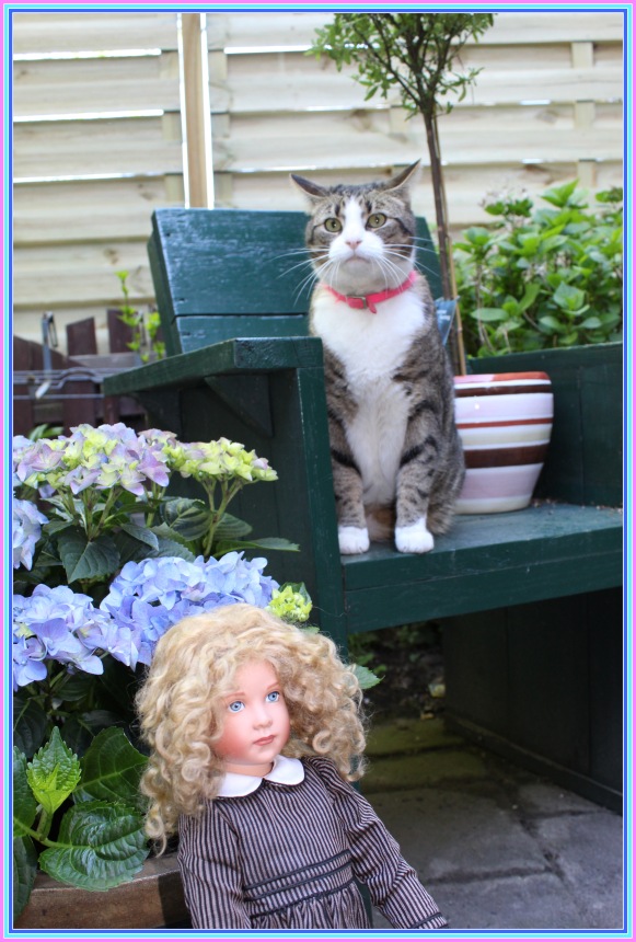 Sonja гуляет в саду. Коллекционная кукла от Helen Kish