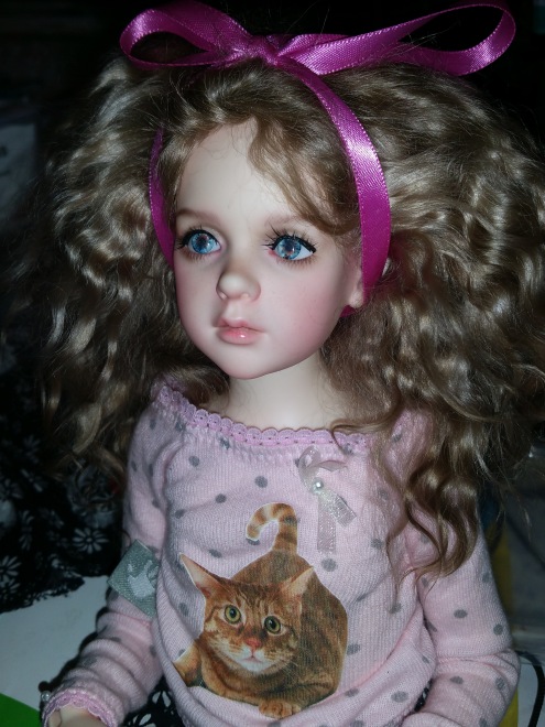 В поисках образа. Розочка примеряет парички. Опросник