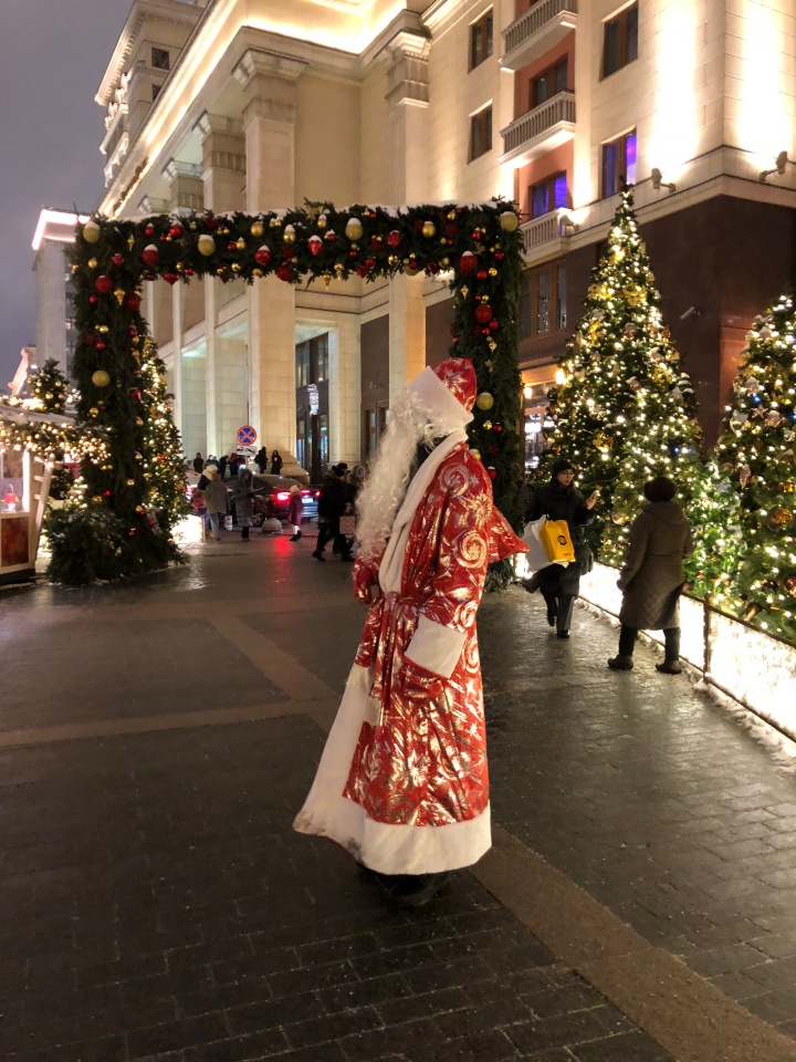 Москва предновогодняя... выставка новогодних елок в ГУМе - очень красиво