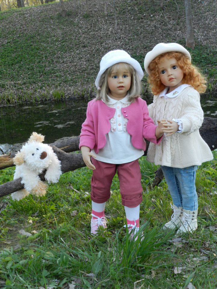 Прогулка подружек тёплым вечерком