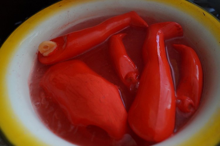 Четвёртая апрельская выписка. Варим покусы ног, варим пластик, красим резиновую голову