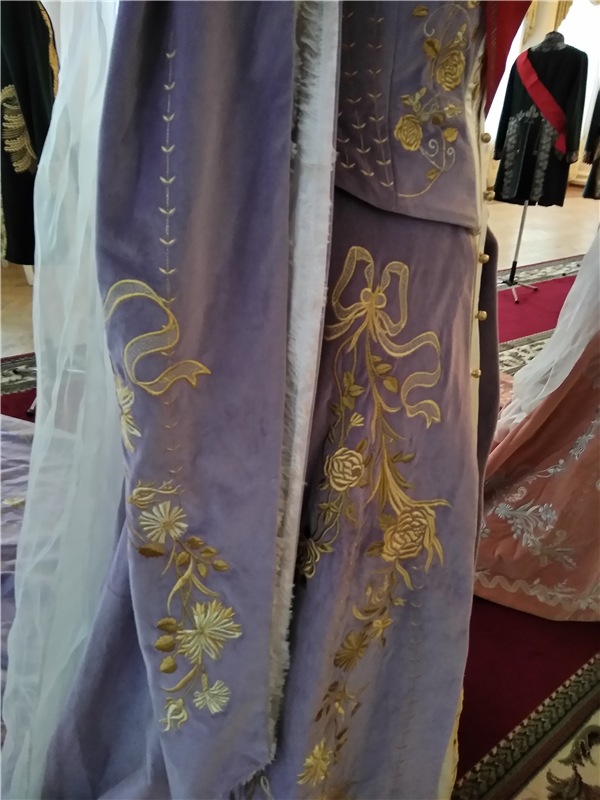 Выставка костюмов к фильму " Матильда"