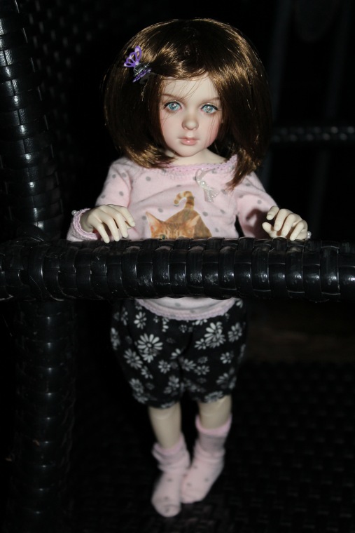 Вечерний сад. Розочка в пижамке