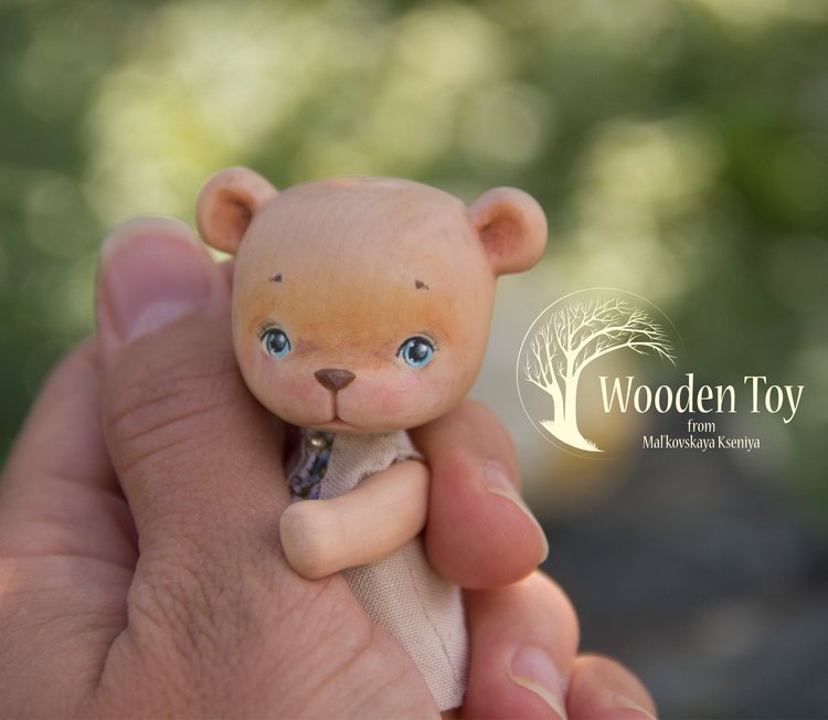 Мишка девочка с глазами из самого синего льда (вырезана из кедра, пахнет медом) (фото 2)