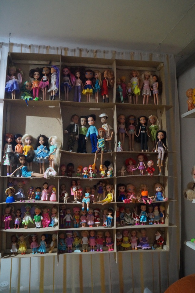 Куклы с разным состояние здоровья долго стояли в очередь у дверей кукольной лечебницы | Бэйбики Куклы с разным состояние здоровья долго стояли в очередь у дверей кукольной лечебницы