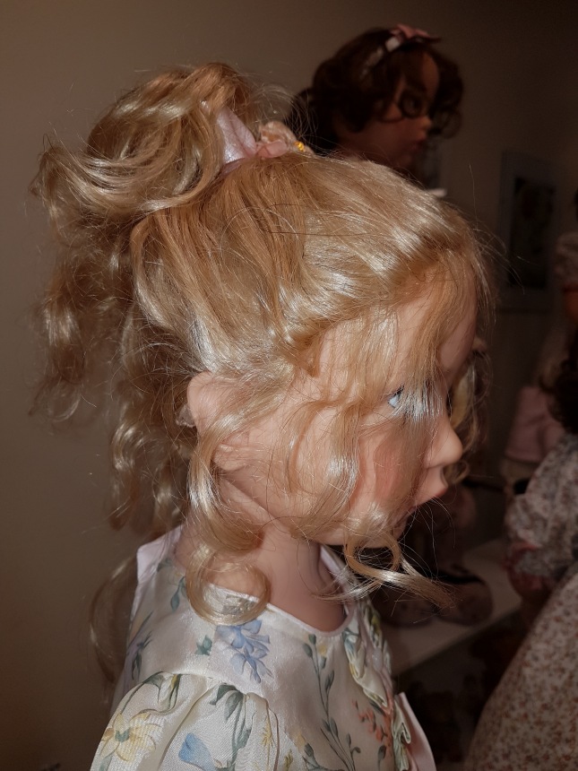 Рождественская встреча в магазине/клубе коллекционных кукол