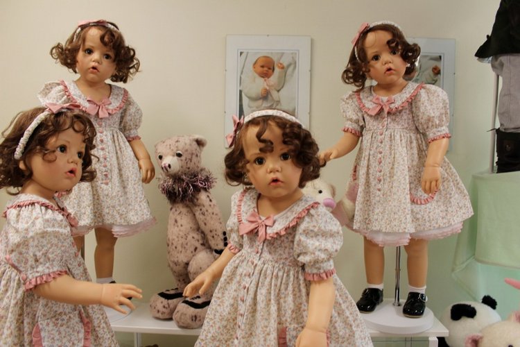 Рождественская встреча в магазине/клубе коллекционных кукол