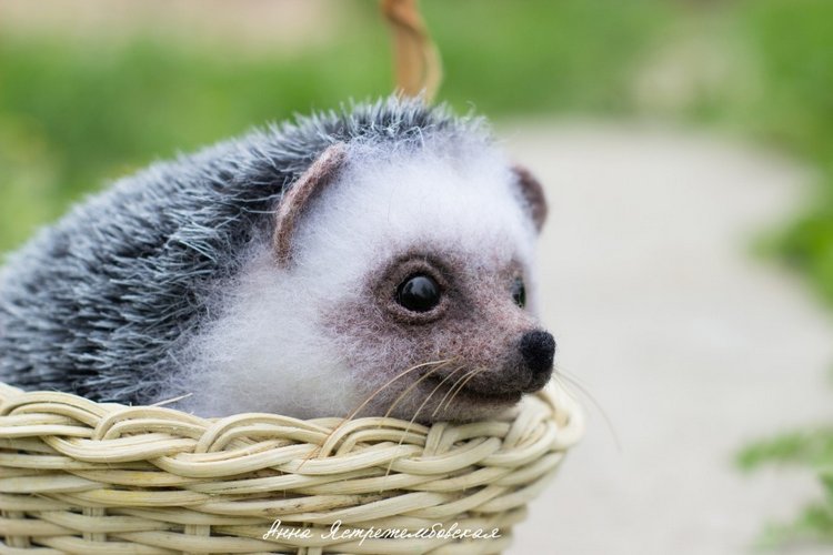 Ёжинька — Валяные игрушки из шерсти: сухое валяние