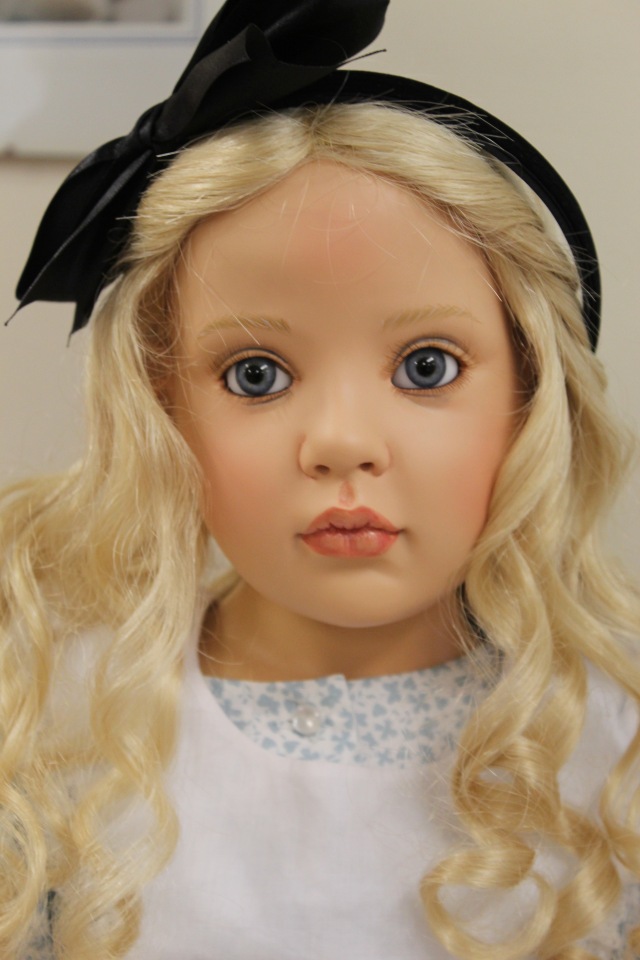 Встреча коллекционеров в магазине. Выбор кукол из новой коллекции Гюнзел. Часть первая - Алиса. ОПРОСНИК