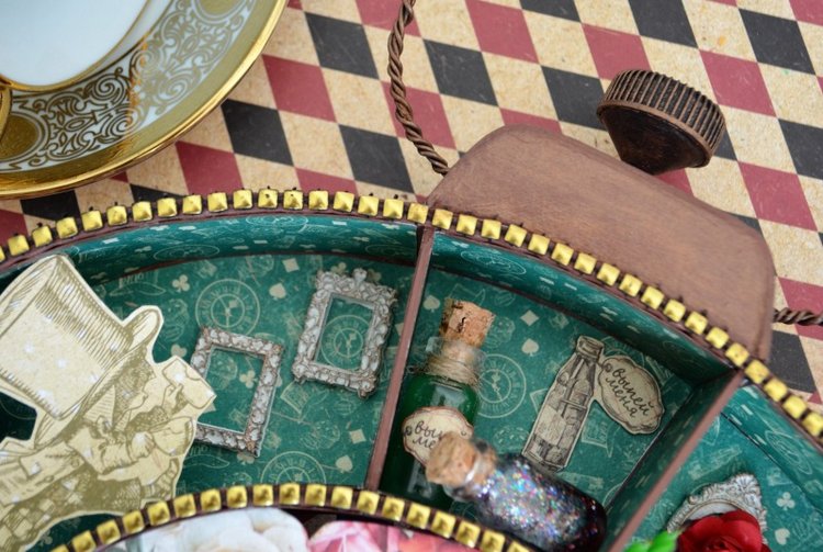 Часы "Моя Алиса" с миниатюрой