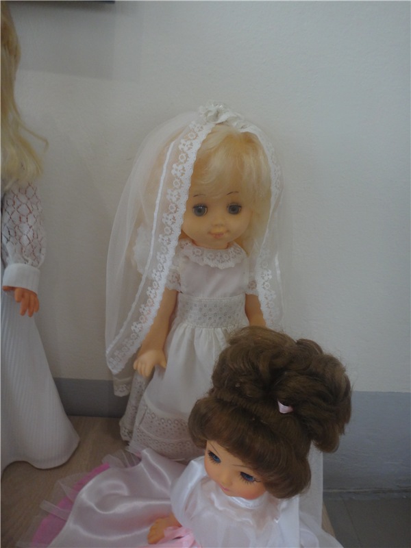 Выставка " Лабиринты кукольной жизни"