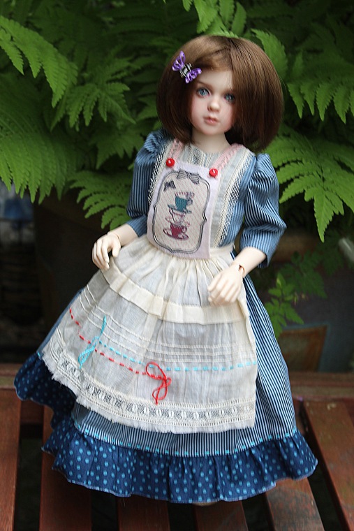 Розочка в образе Алисы. Домашнее видео