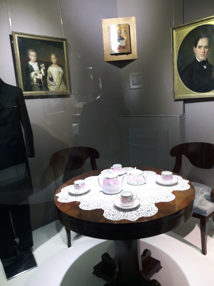 Выставка "Узоры свадьбы кружевной". Зал 1