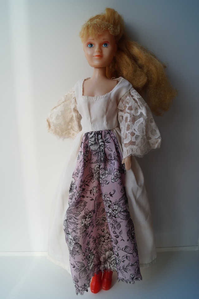 История Анжелики и её гардероба