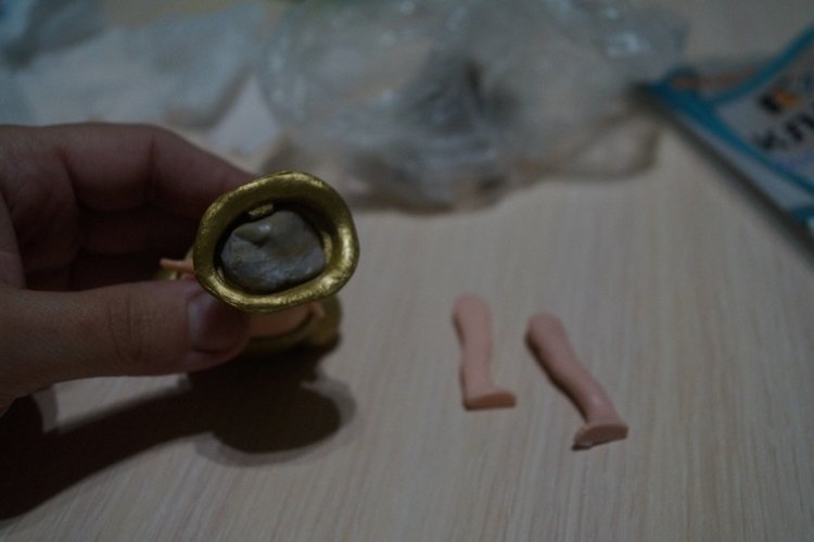 Вторая выписка октября. Машенька здорова. Кукла из лужи стала милашкой. Коровка замычала. Как поставить Лолочку на ножки,