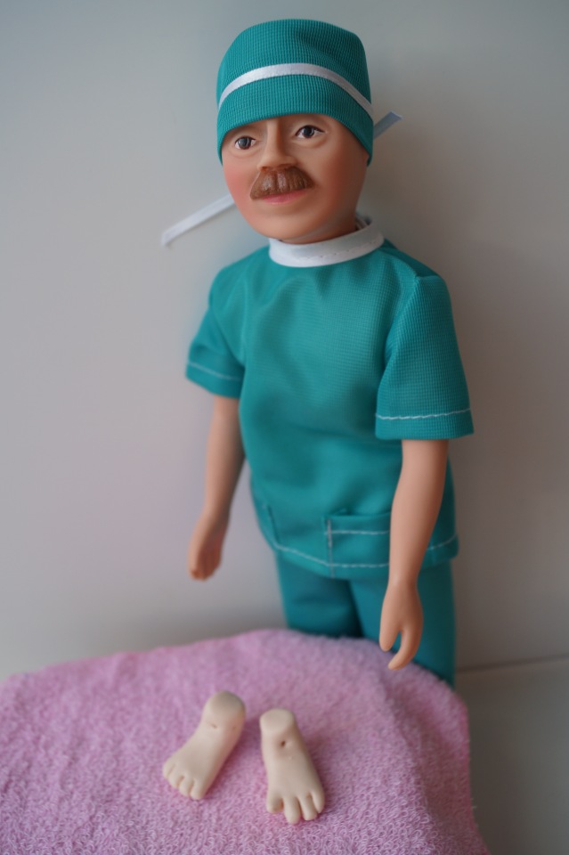 Третья выписка февраля. Сложная пациентка получила помощь нейрохирурга, бегемот Тотоша снова ловит шарики, лепка стоп +