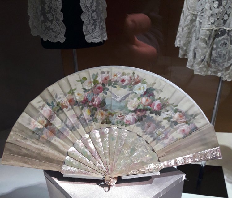 Выставка "Узоры свадьбы кружевной". Зал 2 | Бэйбики Выставка "Узоры свадьбы кружевной". Зал 2