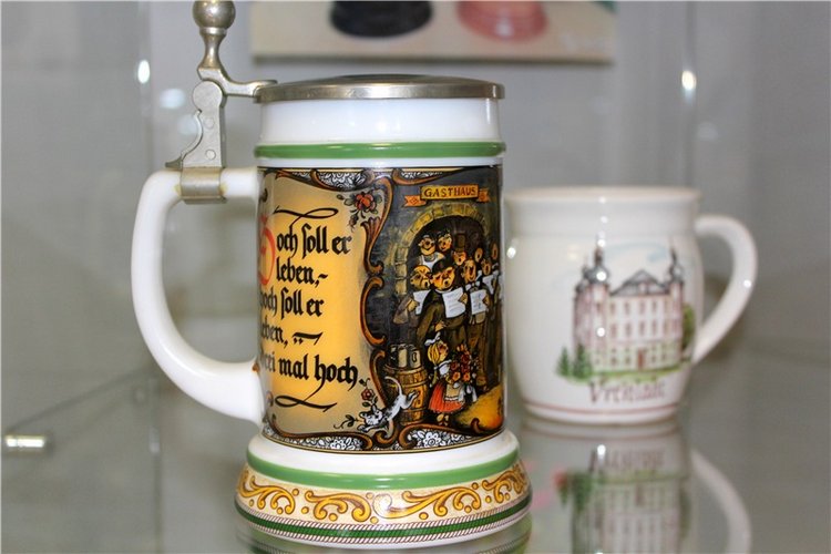 Выставка "Хрупкий мир фарфора", Старицкий краеведческий музей